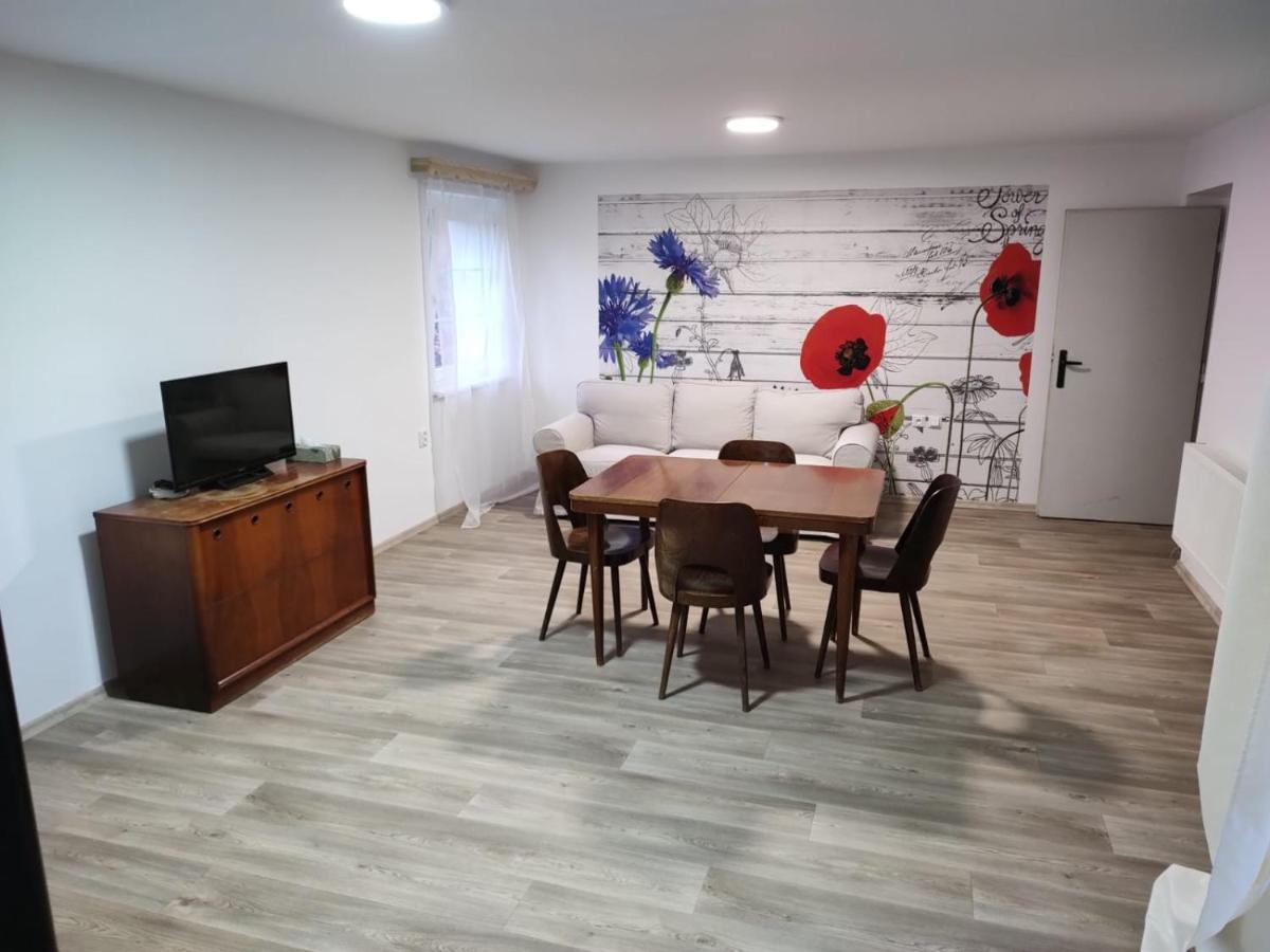U Letiste Apartamento Kněževes Exterior foto