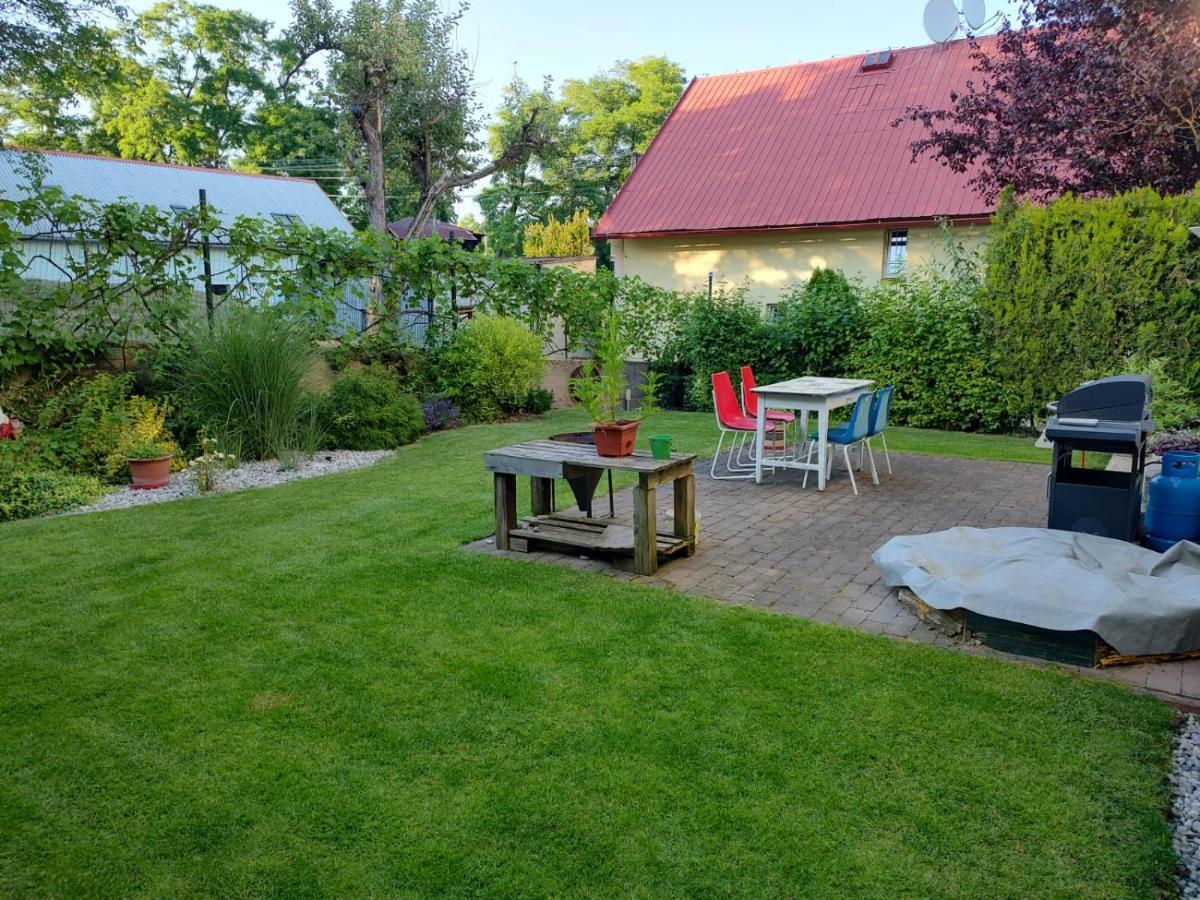 U Letiste Apartamento Kněževes Exterior foto
